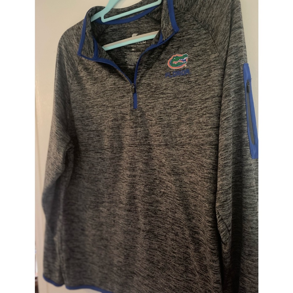 Colosseum men’s size medium  🐊 shirt gators.
